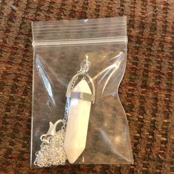 ⚪️NEW! Crystal Pendant Necklace WHITE HOWLITE - Picture 3 of 7